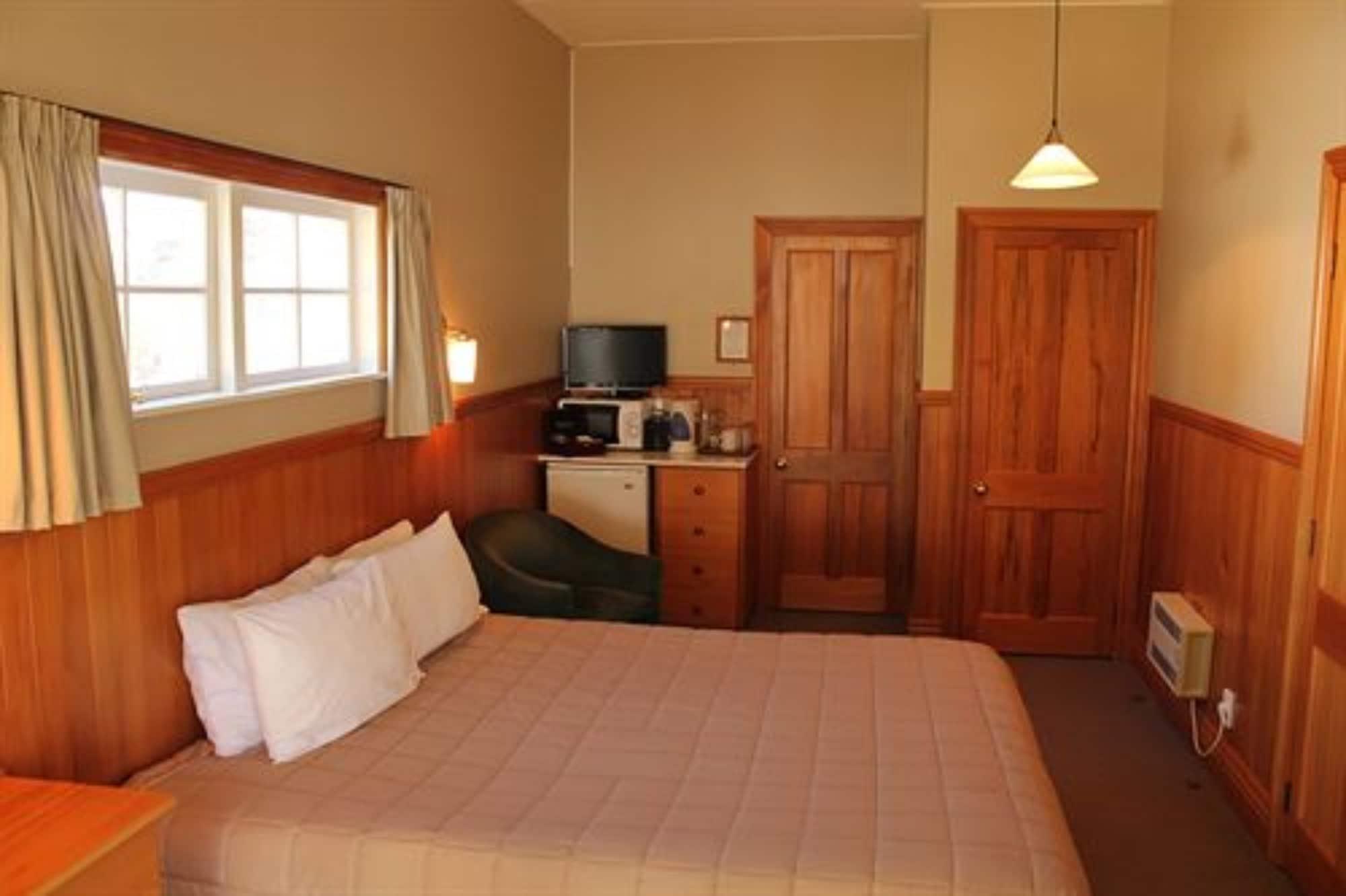 Huka Falls Resort Taupo Bagian luar foto A room at the hotel