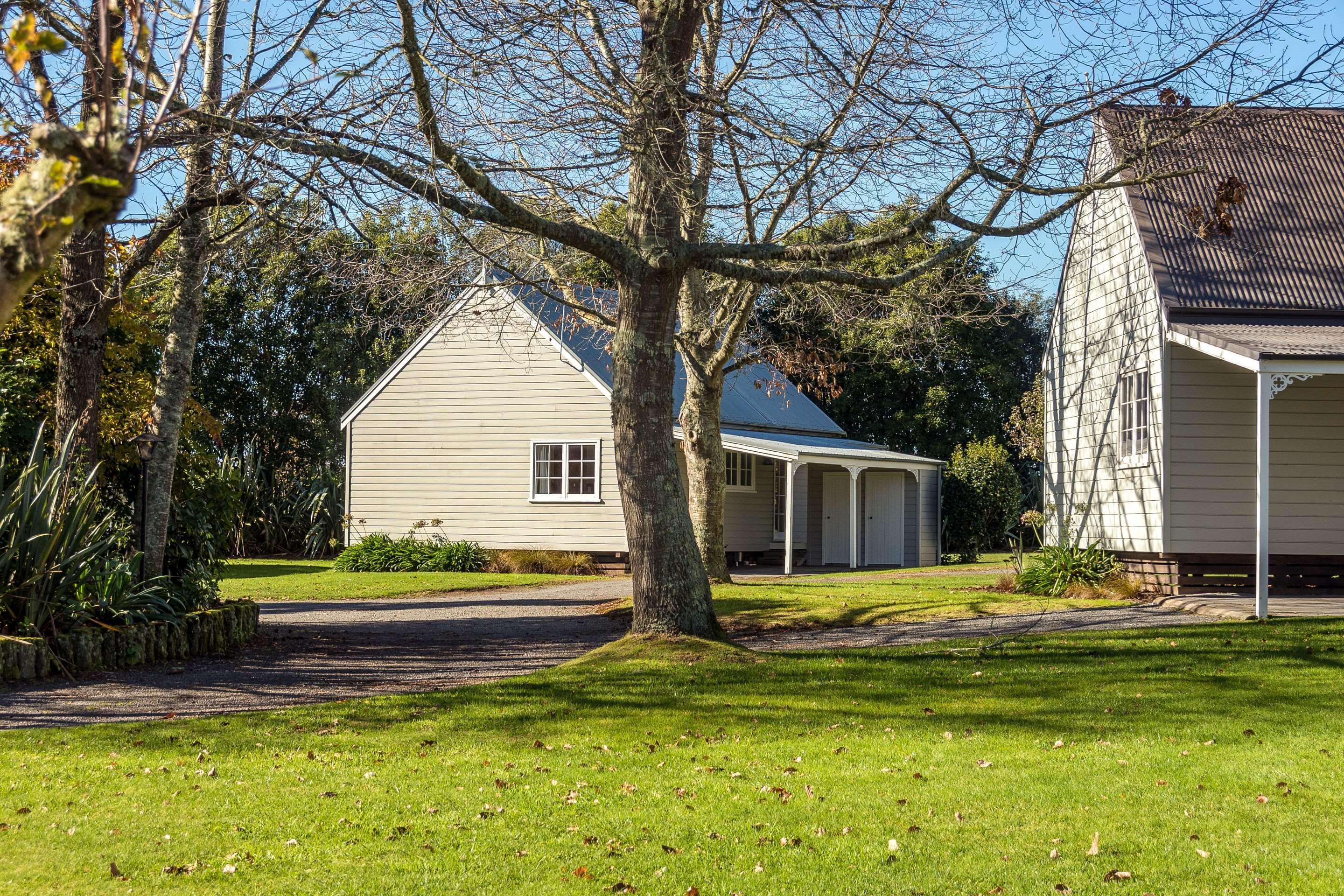 Huka Falls Resort Taupo Bagian luar foto The stable