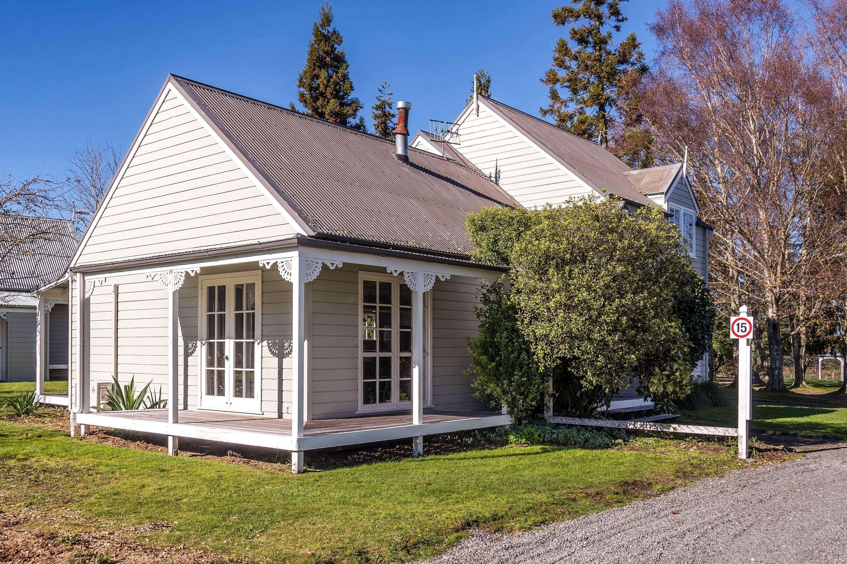 Huka Falls Resort Taupo Bagian luar foto The former police station at the centre of the village