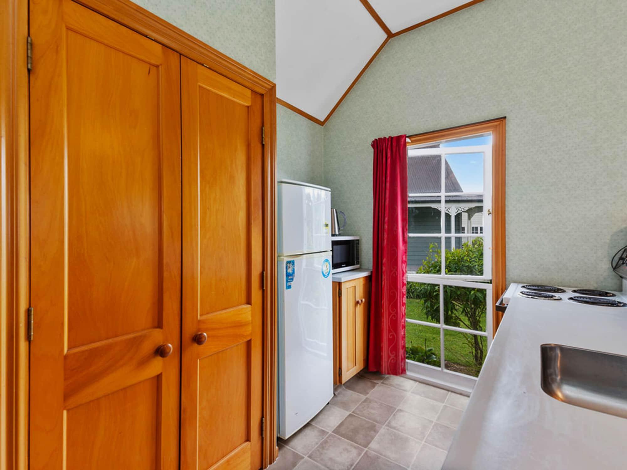 Huka Falls Resort Taupo Bagian luar foto Kitchenette