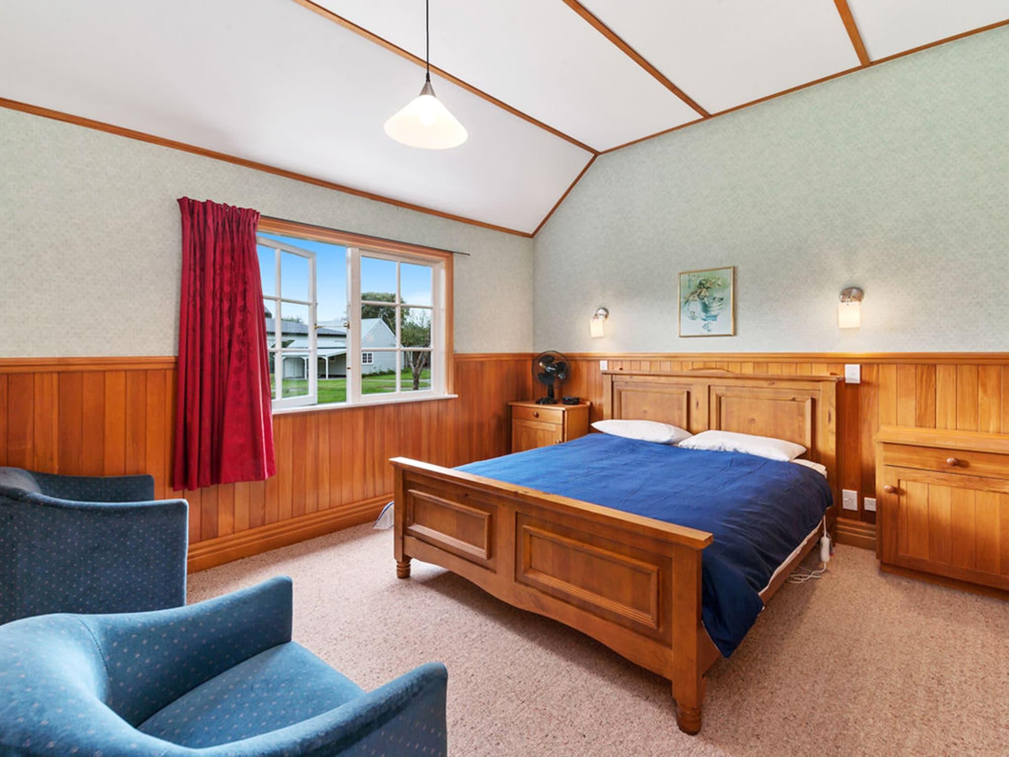Huka Falls Resort Taupo Bagian luar foto A bedroom in a typical New Zealand home