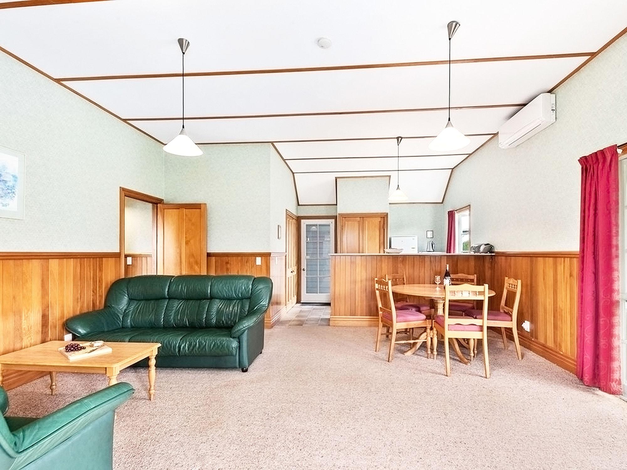 Huka Falls Resort Taupo Bagian luar foto The interior of the station building