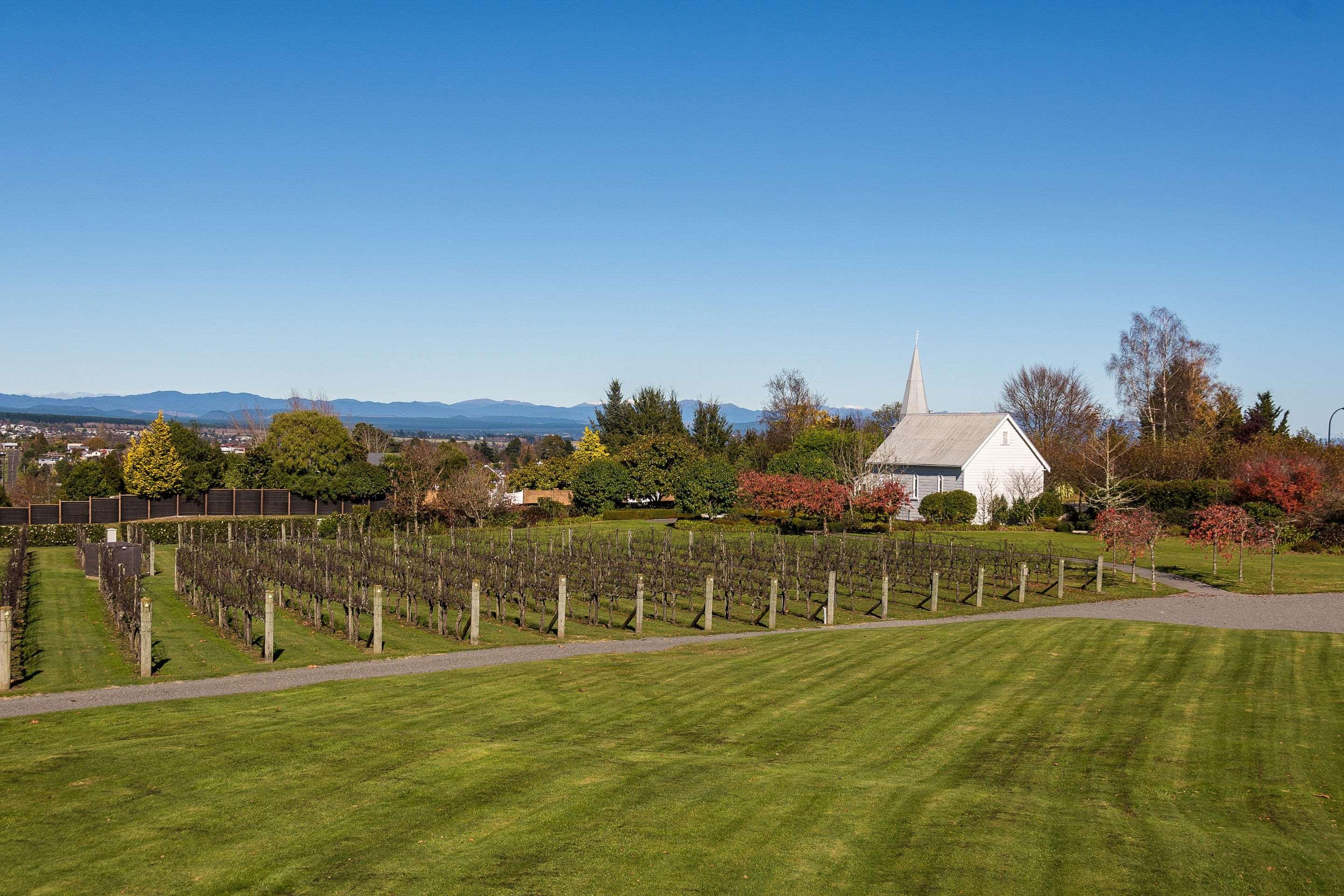 Huka Falls Resort Taupo Bagian luar foto The church and the vineyard