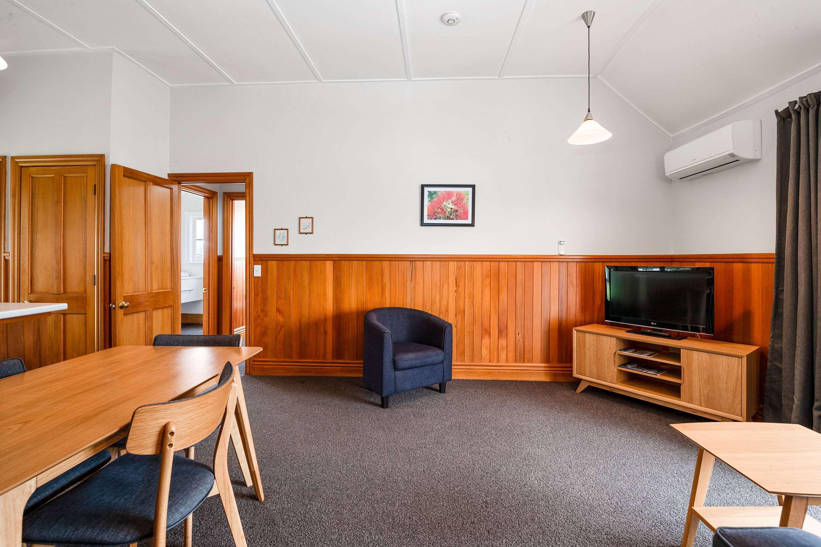 Huka Falls Resort Taupo Bagian luar foto A common room at the University of Otago