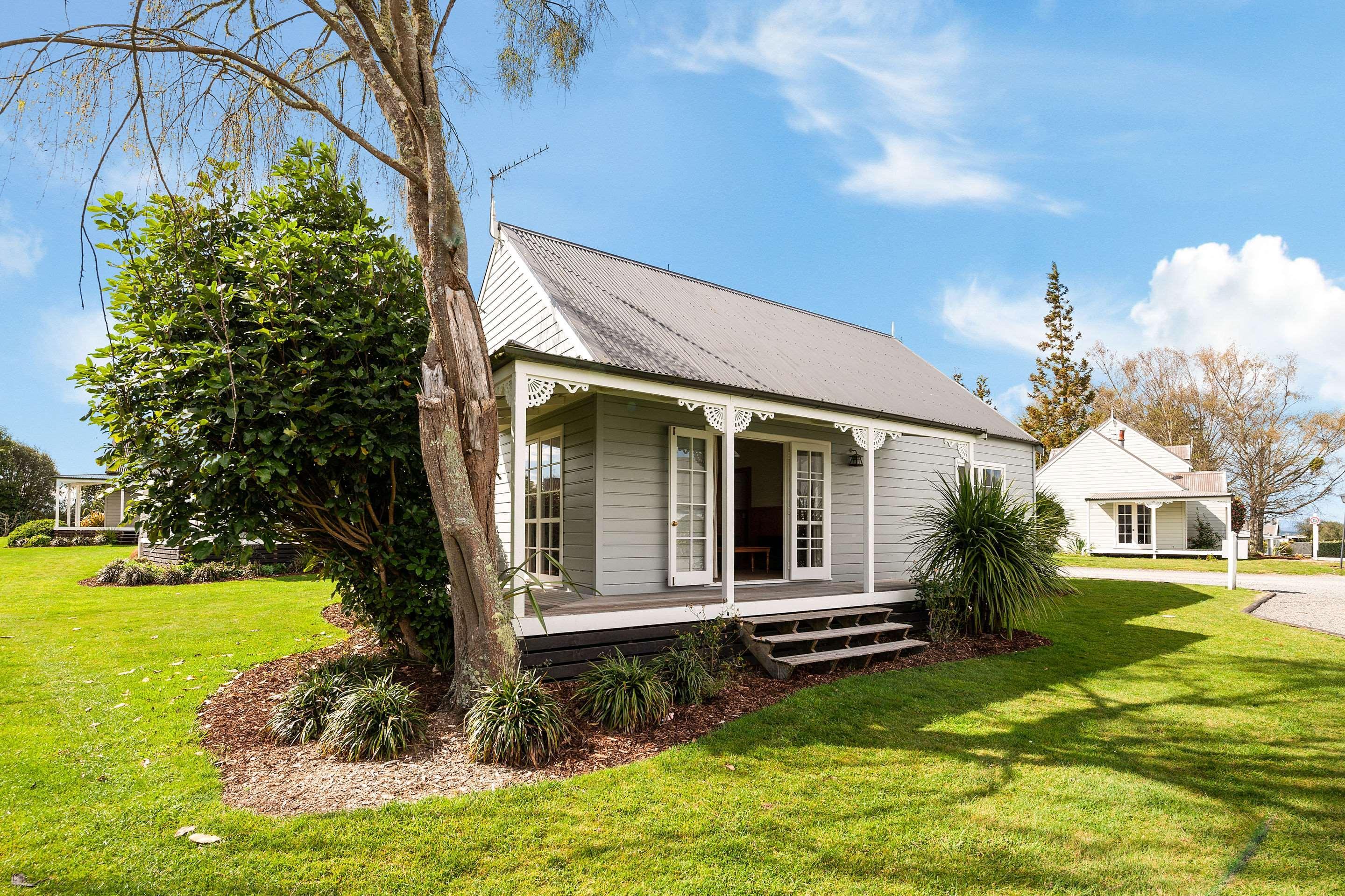 Huka Falls Resort Taupo Bagian luar foto The first house in Ashburton, built in 1858