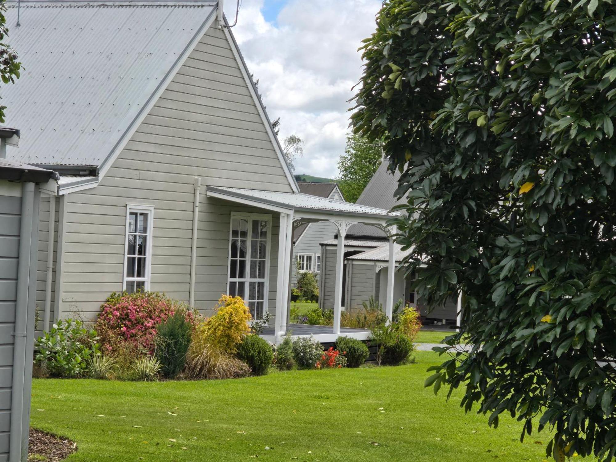 Huka Falls Resort Taupo Bagian luar foto The former school buildings at 100 St. John's Street, Ponsonby, Auckland, New Zealand.