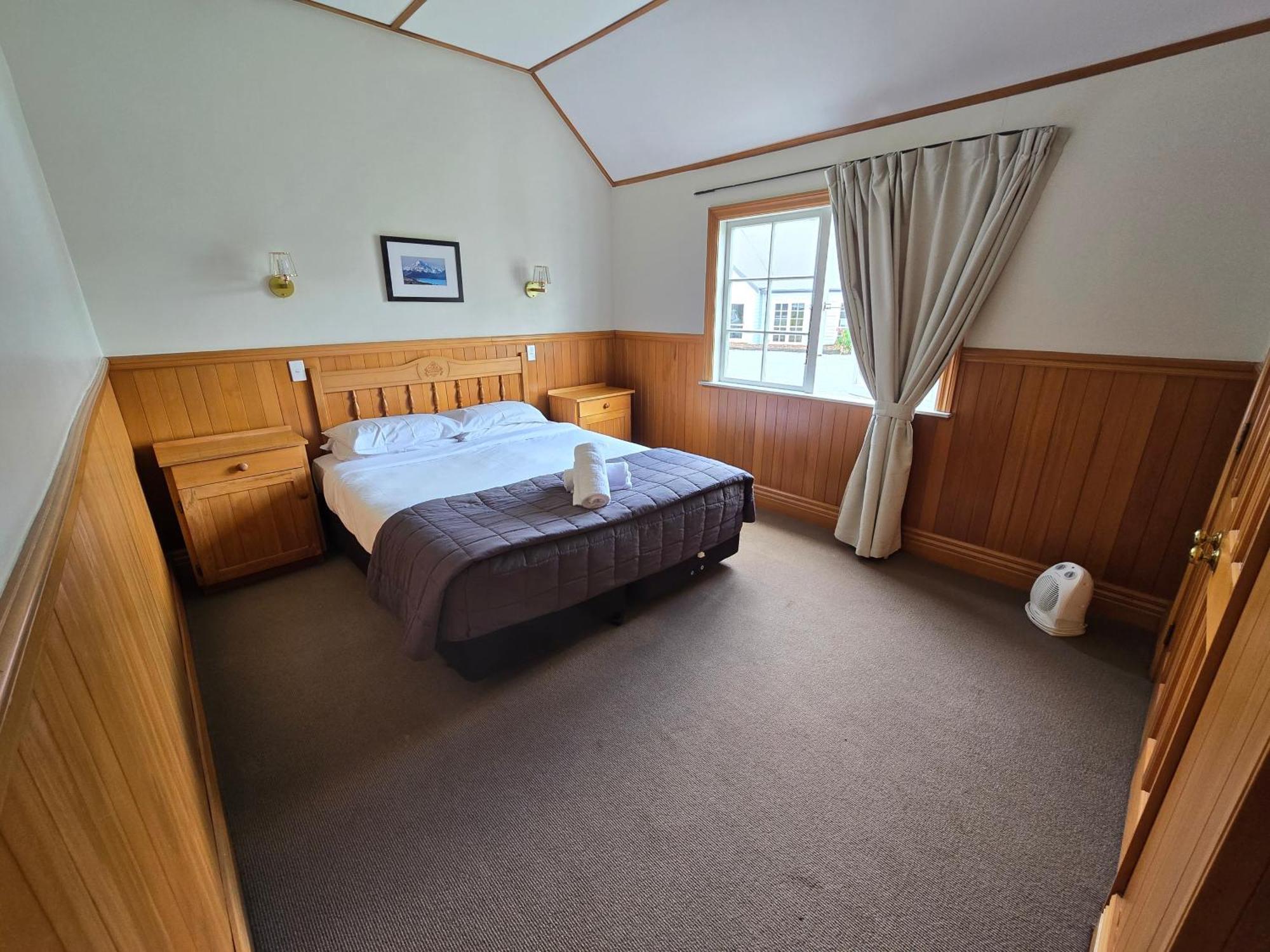 Huka Falls Resort Taupo Bagian luar foto A room at the hotel