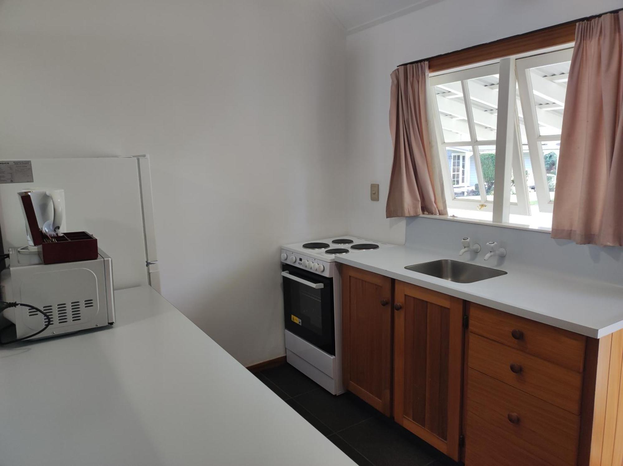 Huka Falls Resort Taupo Bagian luar foto A kitchen in a student flat